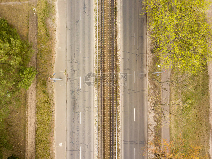 基辅各高速公路之间的空轨迹空图片