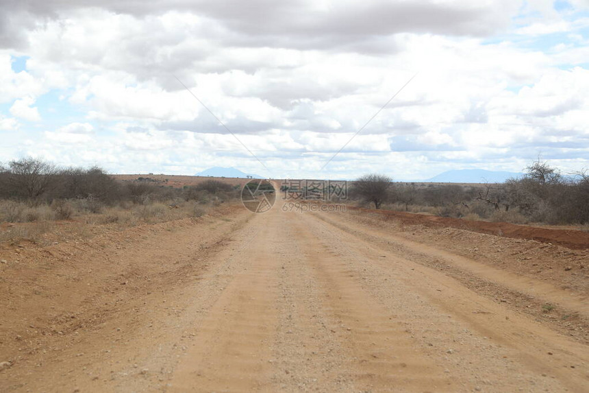 肯尼亚非洲农村公路行图片