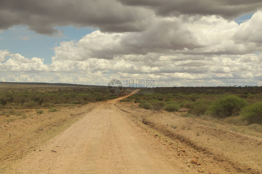 肯尼亚非洲农村公路行图片
