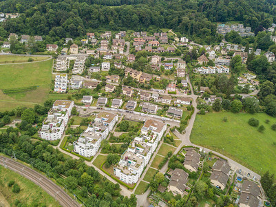 瑞士对拨款的空中观察城市园艺概念图片