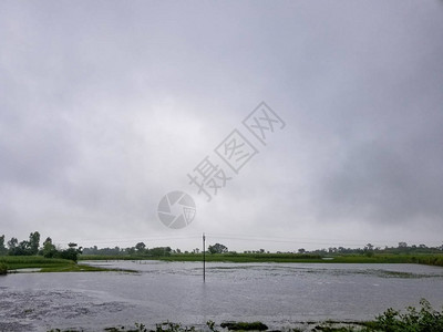 季风节印度乡村的淹没地貌图片