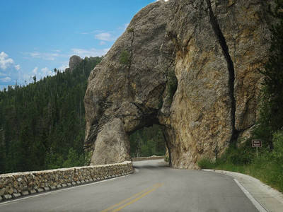 在南达科他州Custer县靠近Hood隧道图片