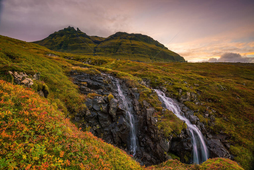 冰岛秋季山水瀑布景观图片