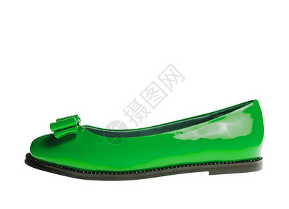 白色背景上的绿色漆皮鞋图片
