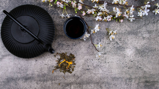 静物与日本茶具和鲜花图片