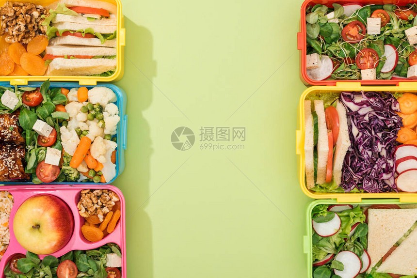 带食物绿色背景和复制空间的午图片