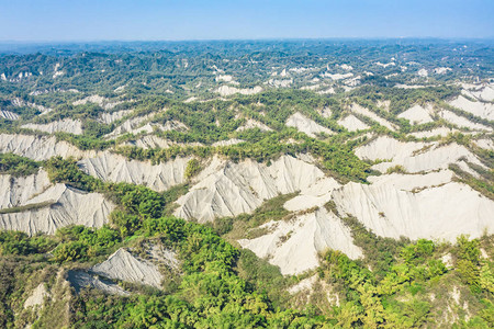 天莲月球世界的空中景象火山泥土和石灰岩地区图片