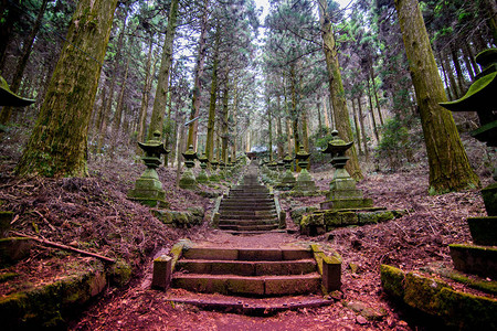 在山中安静地作为动画的神社图片