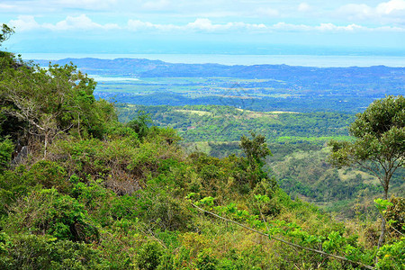 菲律宾里扎尔山区和岩石加树木种植面积菲图片