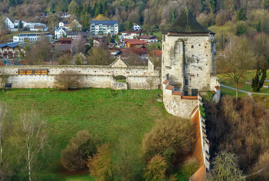 德国Burghaousen城堡山图片