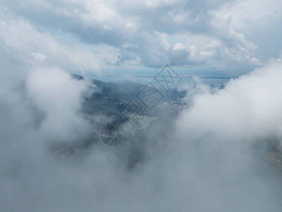 槟城亚依淡水坝的空中森林图片