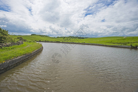 英国河道运河在云天期间的英国乡村风景观图景Engl图片