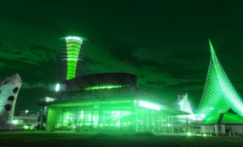 日本现代技术智能城市以绿色为照亮图片