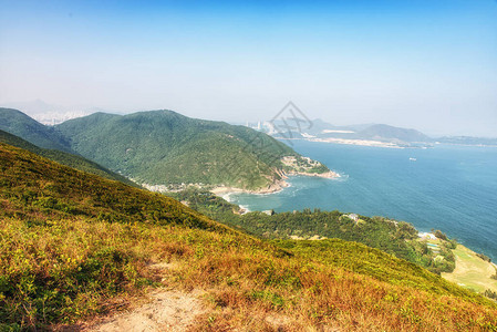 在香港沿着龙的后徒步足迹看到了山丘图片