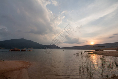 日落时分的孟光湖大坝图片