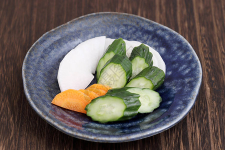 日本传统食物蔬菜盐菜盘中咸图片