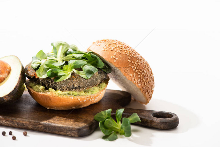 甜美的绿色素食汉堡图片