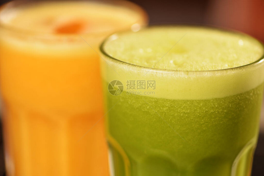 绿汁和橙汁图片