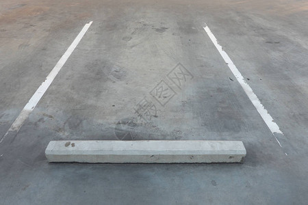 空置的空置停车场带复印空间的停图片