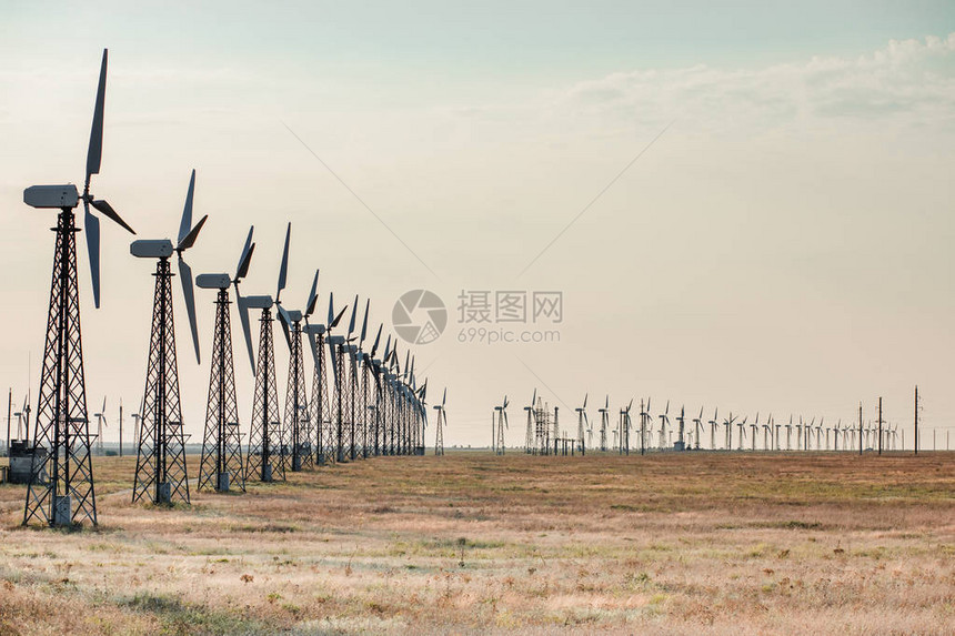 用于发电的风车图片