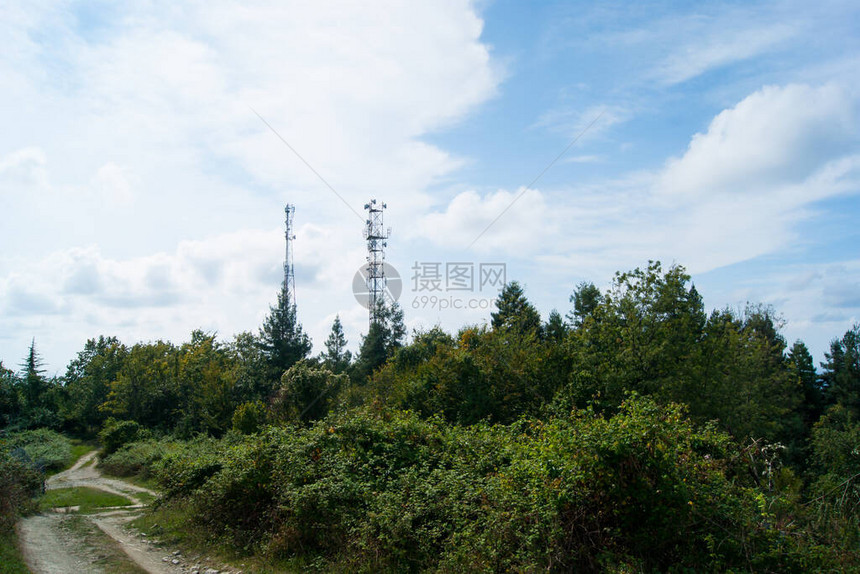 中午在高加索山脉水平照片山景蓝天白云和美丽的山脉完图片