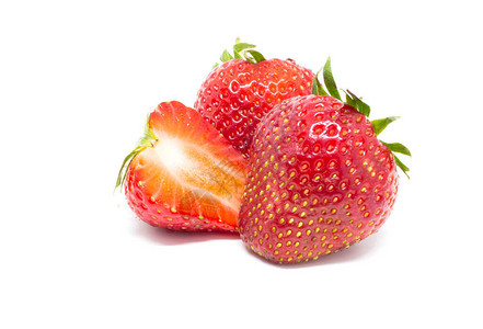 草莓孤立在白色背景上图片