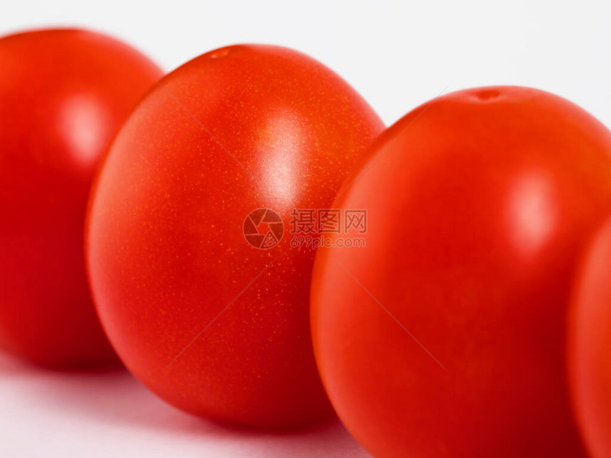 成熟的蔬菜白底红番茄奥瓦尔形白底西图片