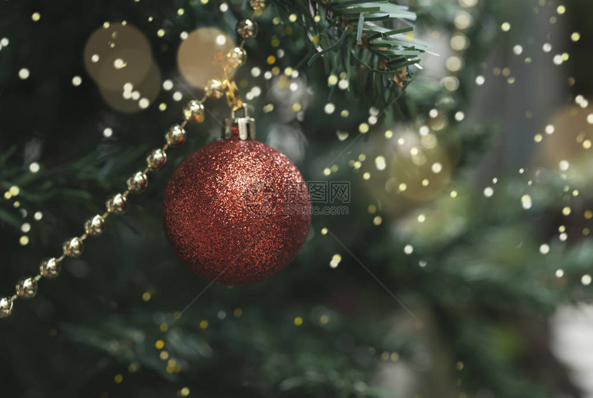 圣诞树装饰和光散景背圣诞节和2020图片