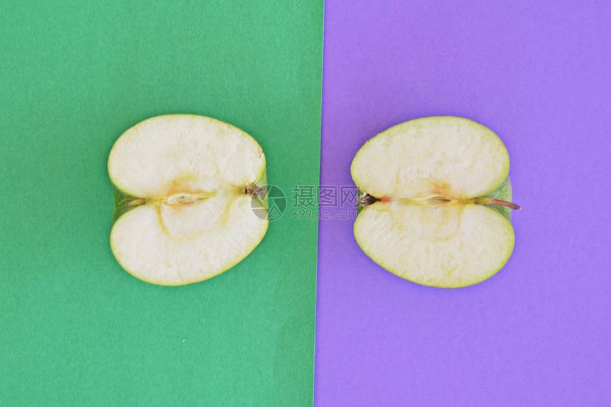 两种不同肤色背景的苹图片