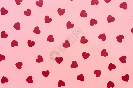 浪漫的红色和粉红色和绿色背景与红纸心爱约会和情人节概背景图片