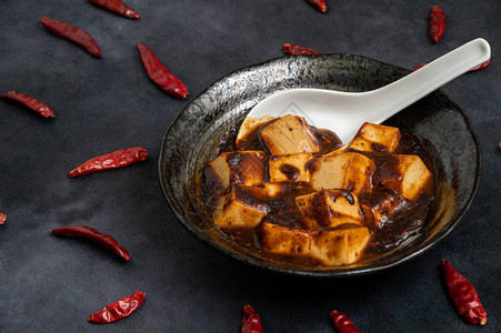 传统食品材料刺鼻的马波豆腐装饰着辣图片