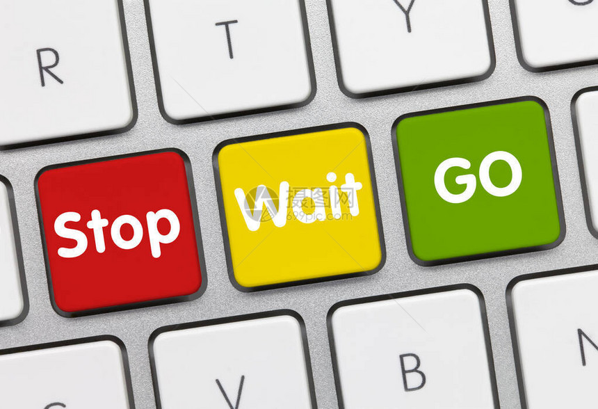 STOP与GO写在金属键盘的红黄绿键图片