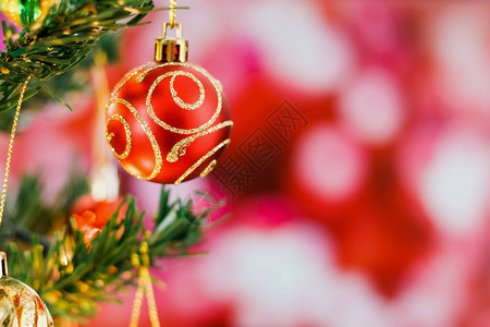圣诞树与装饰品背景图片