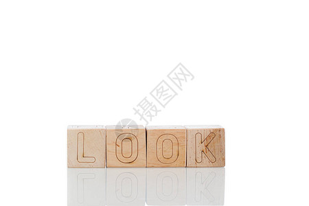 带字母的Wooden立方体查看图片