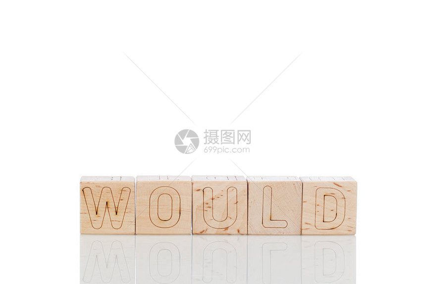 带字母的Wooden立方体将会在白图片
