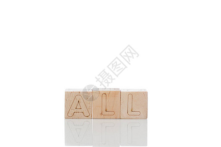 带字母的Wooden立方体全部在白图片