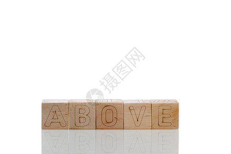 上方字母的Wooden立方体图片