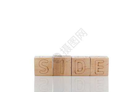 白色背景特写上字母侧面的Wood图片
