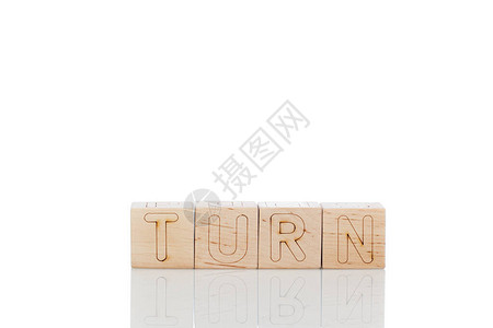 带字母的Wooden立方体打开图片