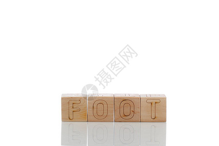 白色背景缝合带字母脚的Wood图片