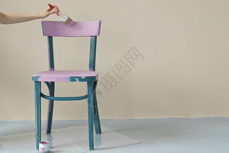 家里粉色的女人手绘椅子图片