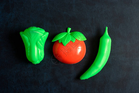 孤立白种背景的番茄辣椒和生菜类图片