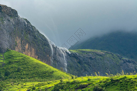 逆向瀑布印度马哈拉施图片