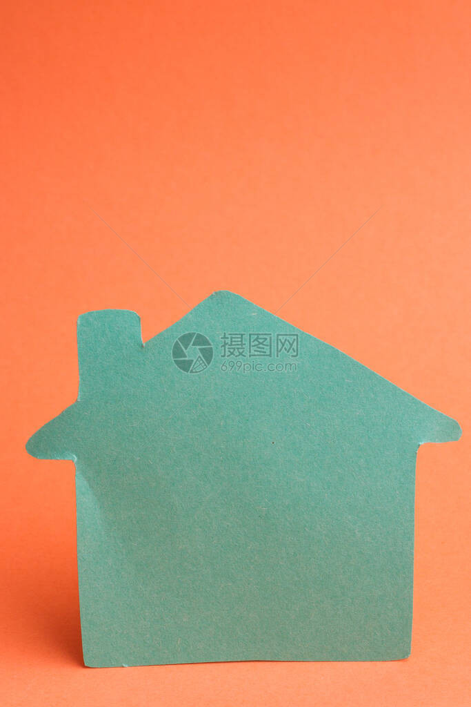 橙色背景的绿色房子形状图片