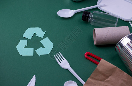 再利用减少塑料纸张和聚乙烯废物的再循环平板固定概念含有回收符图片