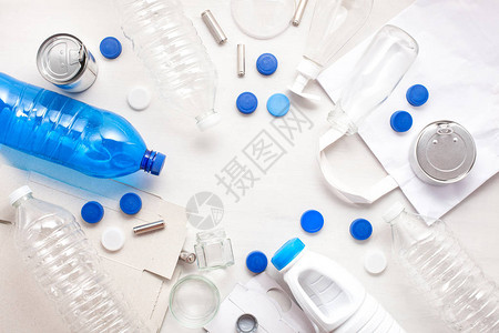 平铺的不同废物准备回收塑料玻璃纸锡罐社会责任图片