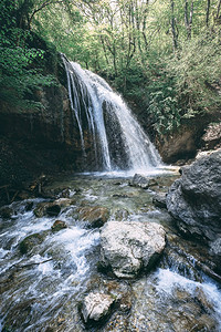 高原公园瀑布图片