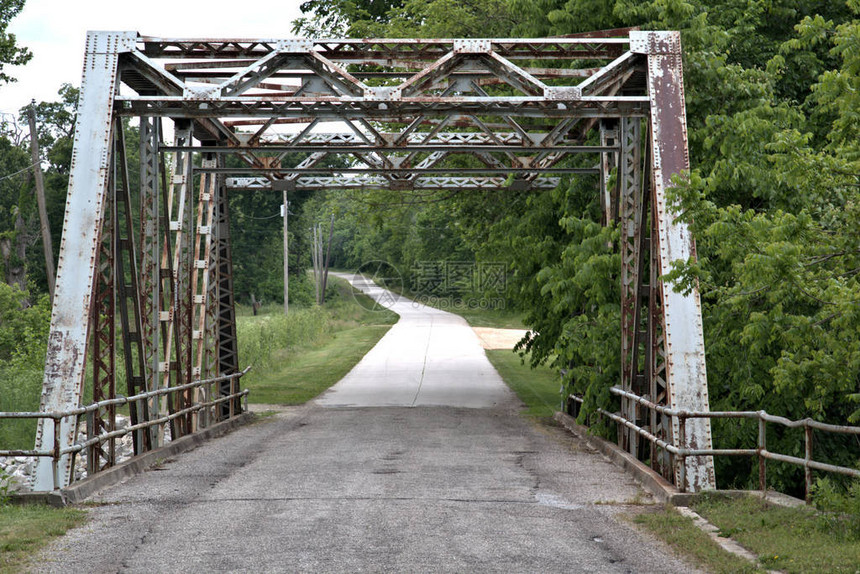密苏里66号公路上的钢桥有原始混图片