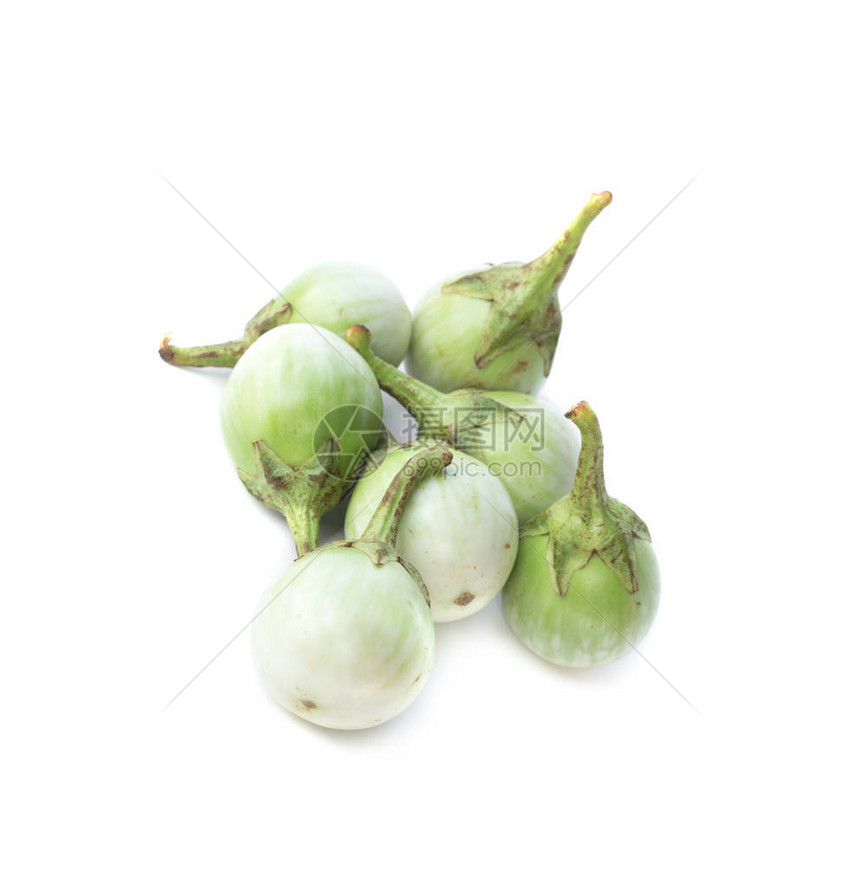 白色背景的新鲜黄茄子绿茄子和紫图片