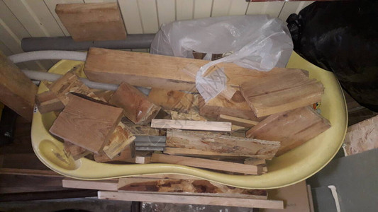 在国内采伐和储存木柴供房图片